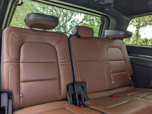 Used 2024 Lincoln Navigator Reserve AWD/4WD image 23