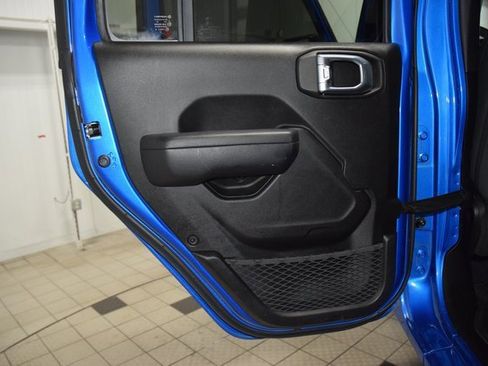 Used 2024 Jeep Gladiator Sport image 40