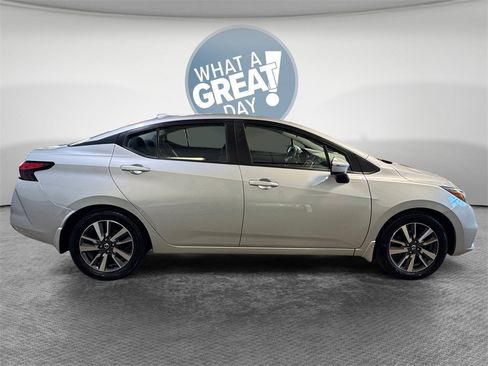 Used 2020 Nissan Versa SV image 2