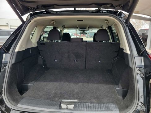 Used 2024 Nissan Rogue SV image 15