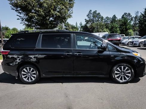 Used 2018 Toyota Sienna XLE w/ XLE Navigation Package AWD/4WD image 8