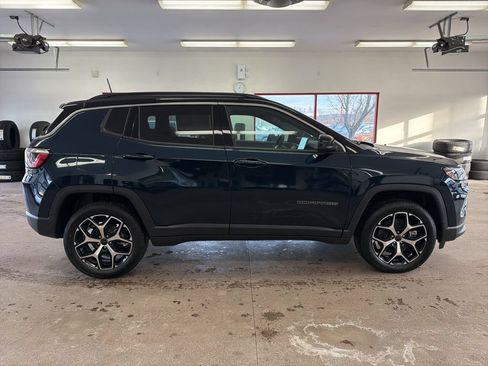 New 2026 Jeep Compass Limited AWD/4WD image 31