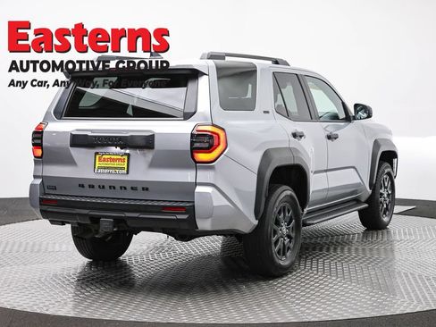 Used 2025 Toyota 4Runner SR5 AWD/4WD image 5