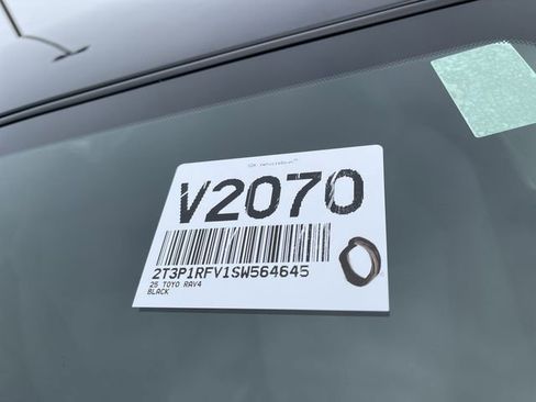 Used 2025 Toyota RAV4 XLE image 23