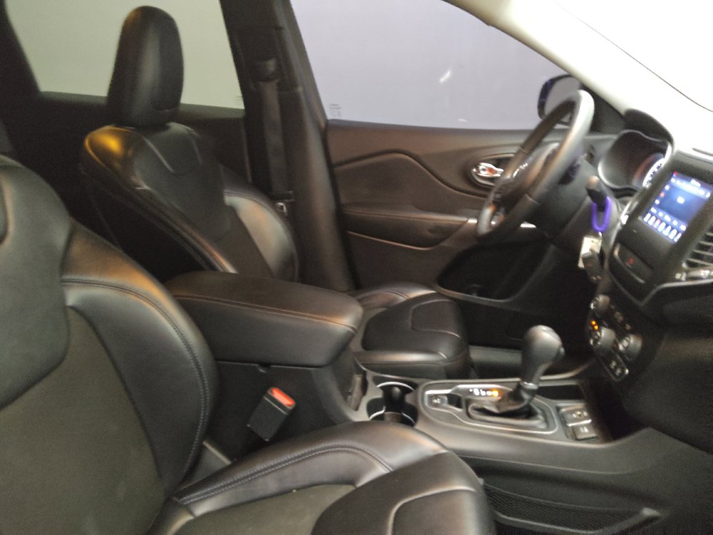 Used 2019 Jeep Cherokee Latitude Plus FWD image 21