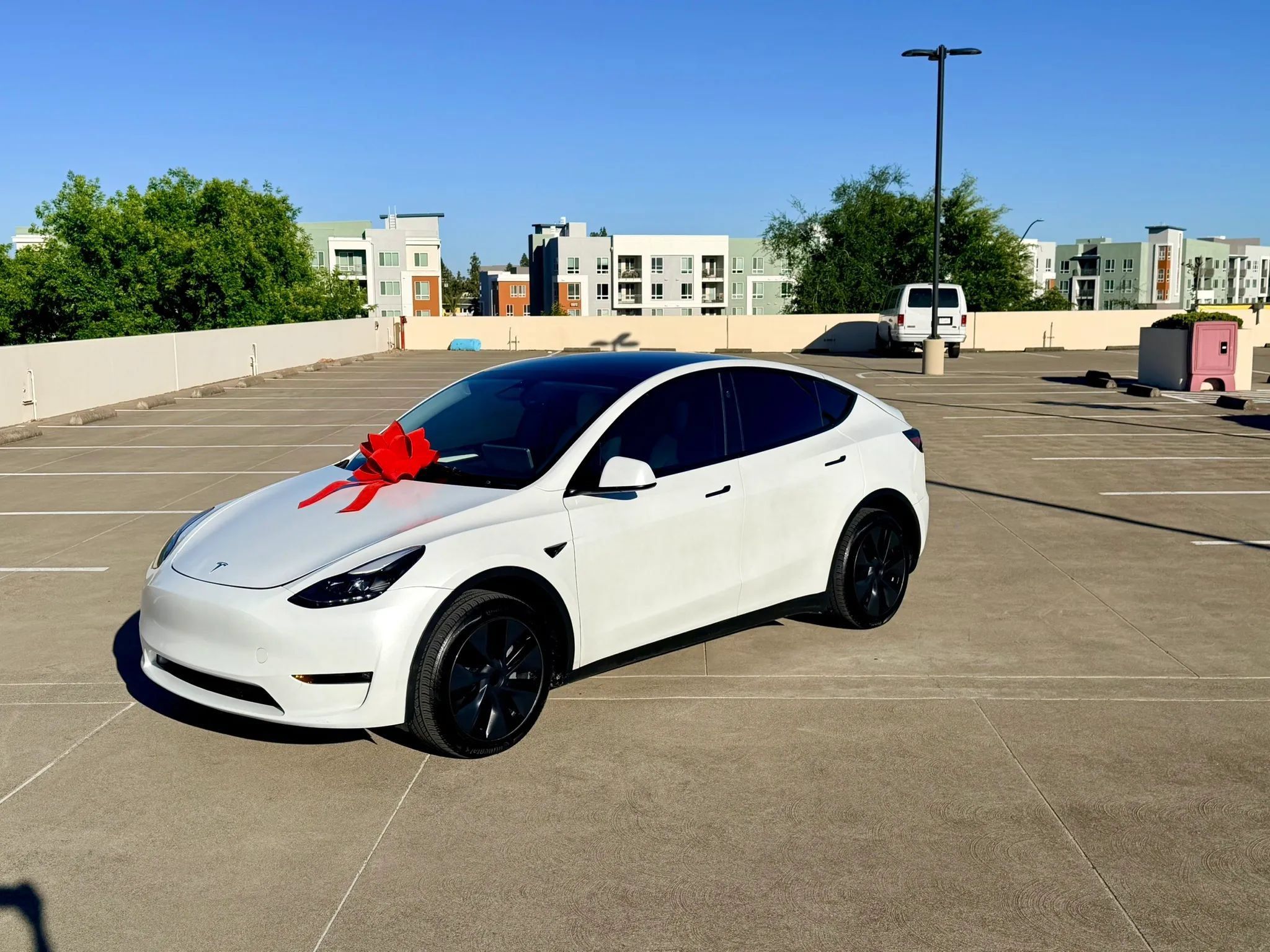 Used 2024 Tesla Model Y Long Range RWD image 3