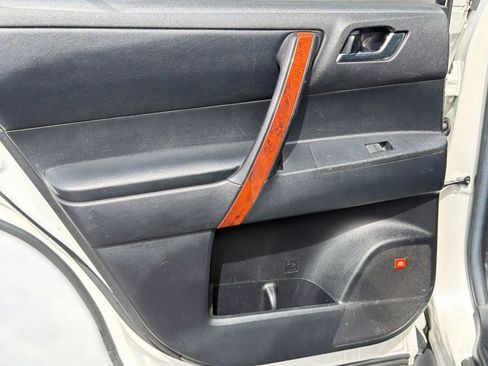 Used 2012 Toyota Highlander Limited w/ Tow Pkg image 27