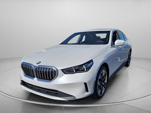 New 2026 BMW 530i w/ Convenience Package RWD image 2