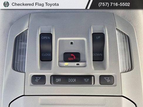 Used 2025 Toyota Highlander XLE image 10