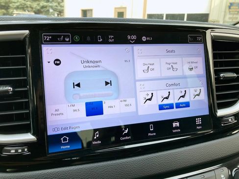 Used 2023 Chrysler Pacifica Touring-L FWD image 26