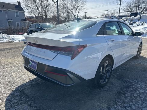 Used 2025 Hyundai Elantra SEL image 4