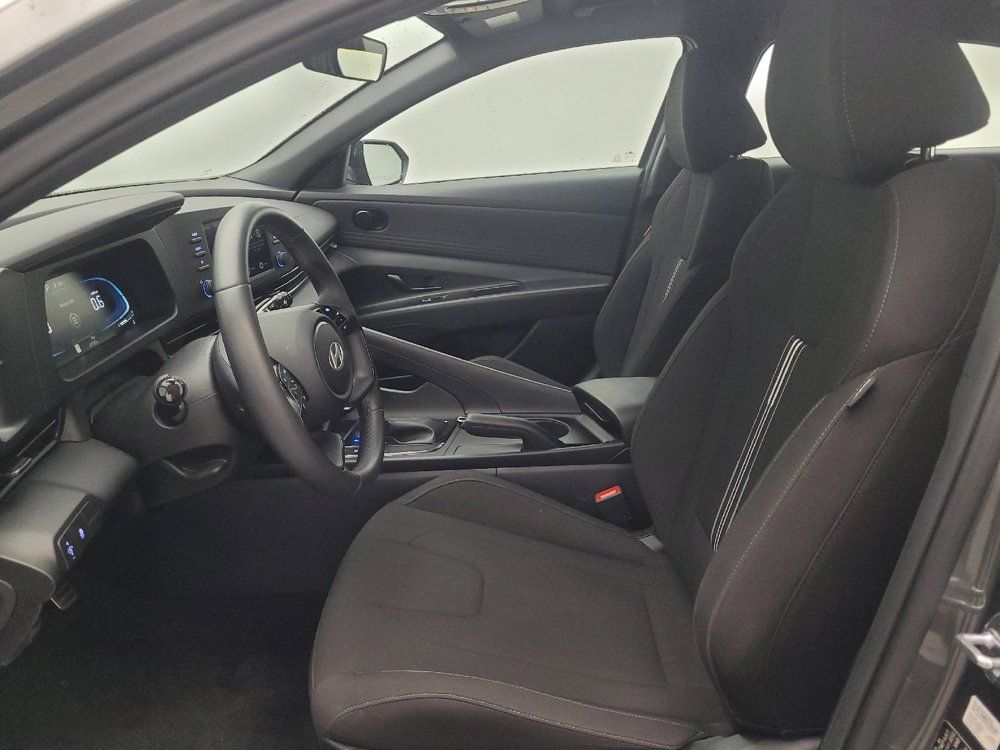 Used 2025 Hyundai Elantra Sport FWD image 17