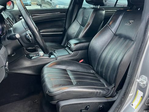 Used 2018 Chrysler 300 S image 7