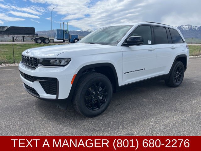 New 2026 Jeep Grand Cherokee Altitude AWD/4WD image 8