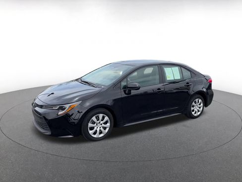 Used 2025 Toyota Corolla LE FWD image 8