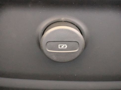 New 2026 Volvo XC60 T8 Ultra w/ Protection Package Premier image 18