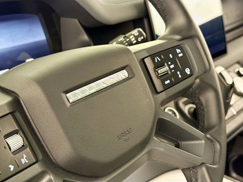 Used 2025 Land Rover Defender 110 X-Dynamic SE image 19