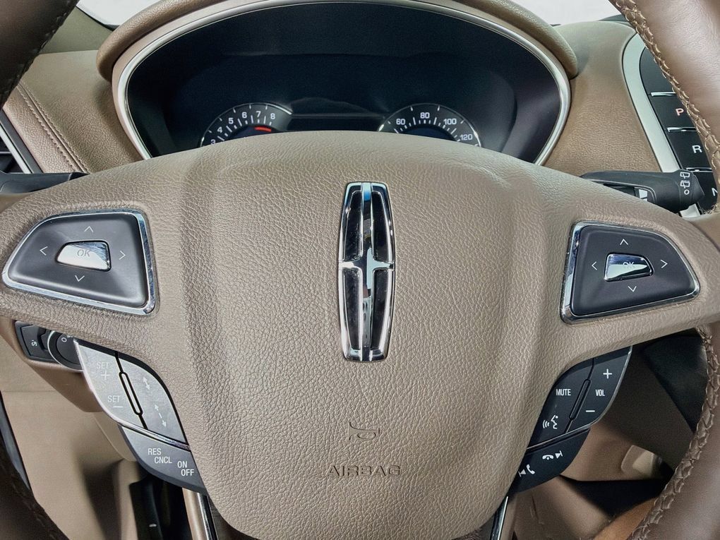 Used 2017 Lincoln MKX Reserve w/ Driver Assistance Package FWD image 16