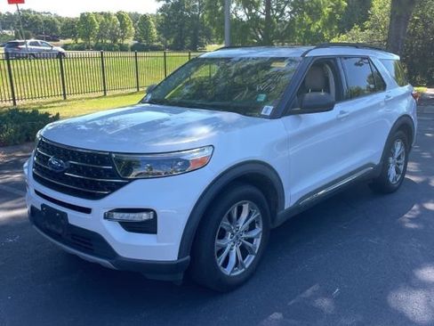 Used 2020 Ford Explorer XLT w/ Equipment Group 202A RWD image 4