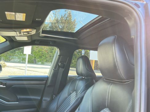 Used 2022 Toyota Highlander XSE image 18