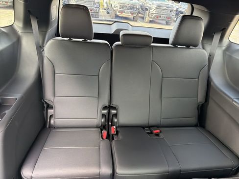 New 2026 Chevrolet Traverse LT w/ Midnight/Sport Edition image 36