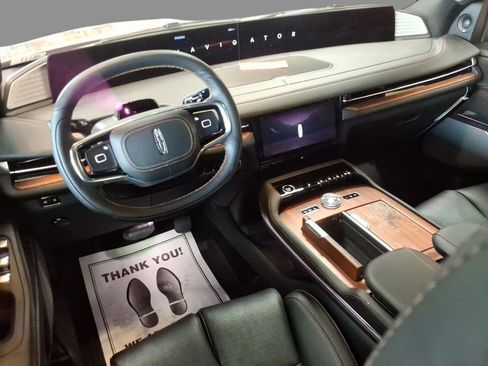 New 2026 Lincoln Navigator L Black Label AWD/4WD image 10