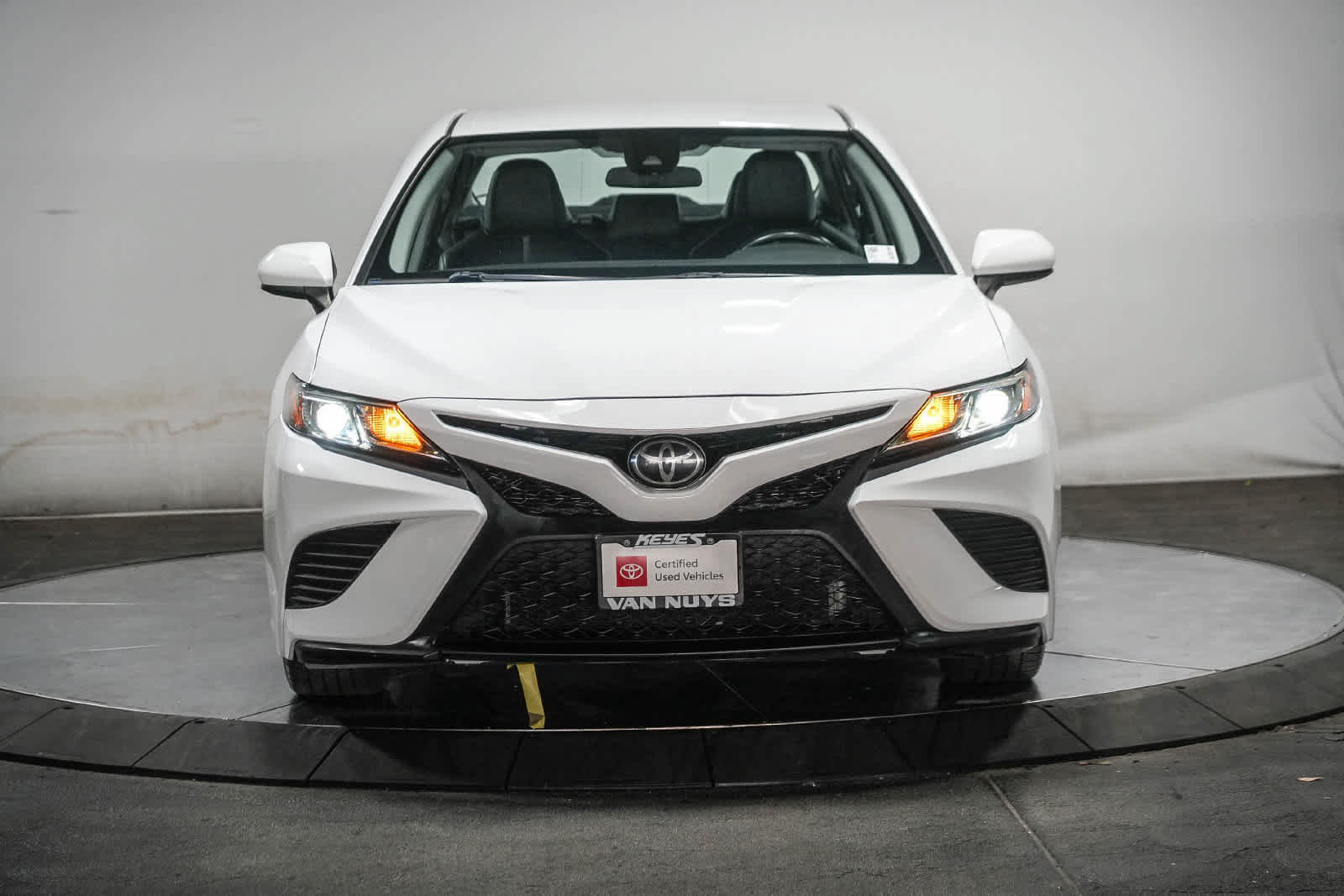 Used 2019 Toyota Camry SE w/ Carpet Mat Package FWD image 9