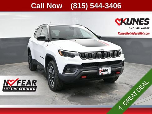 Used 2025 Jeep Compass Trailhawk w/ Trailer Tow Group AWD/4WD image 1