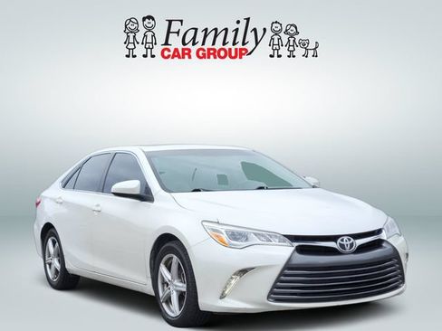 Used 2016 Toyota Camry XLE FWD image 2