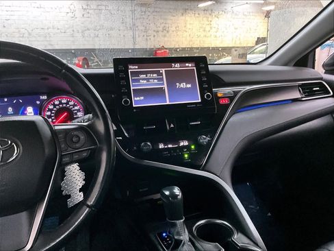 Used 2022 Toyota Camry XSE FWD image 8