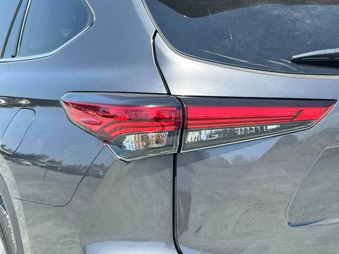 Used 2023 Toyota Highlander Limited AWD/4WD image 13