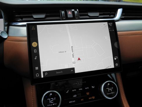 Used 2024 Jaguar F-PACE R-Dynamic S image 13