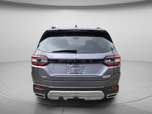 Certified 2025 Honda Pilot Touring image 6