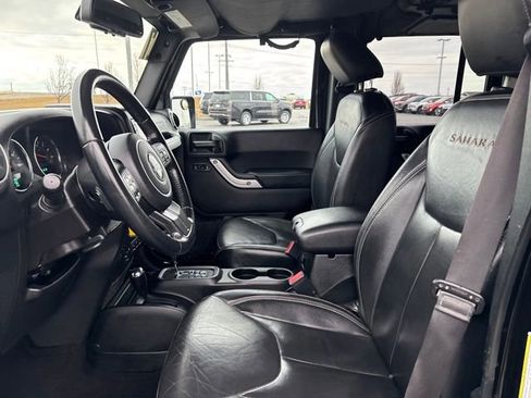 Used 2017 Jeep Wrangler Unlimited Sahara w/ Connectivity Group image 9