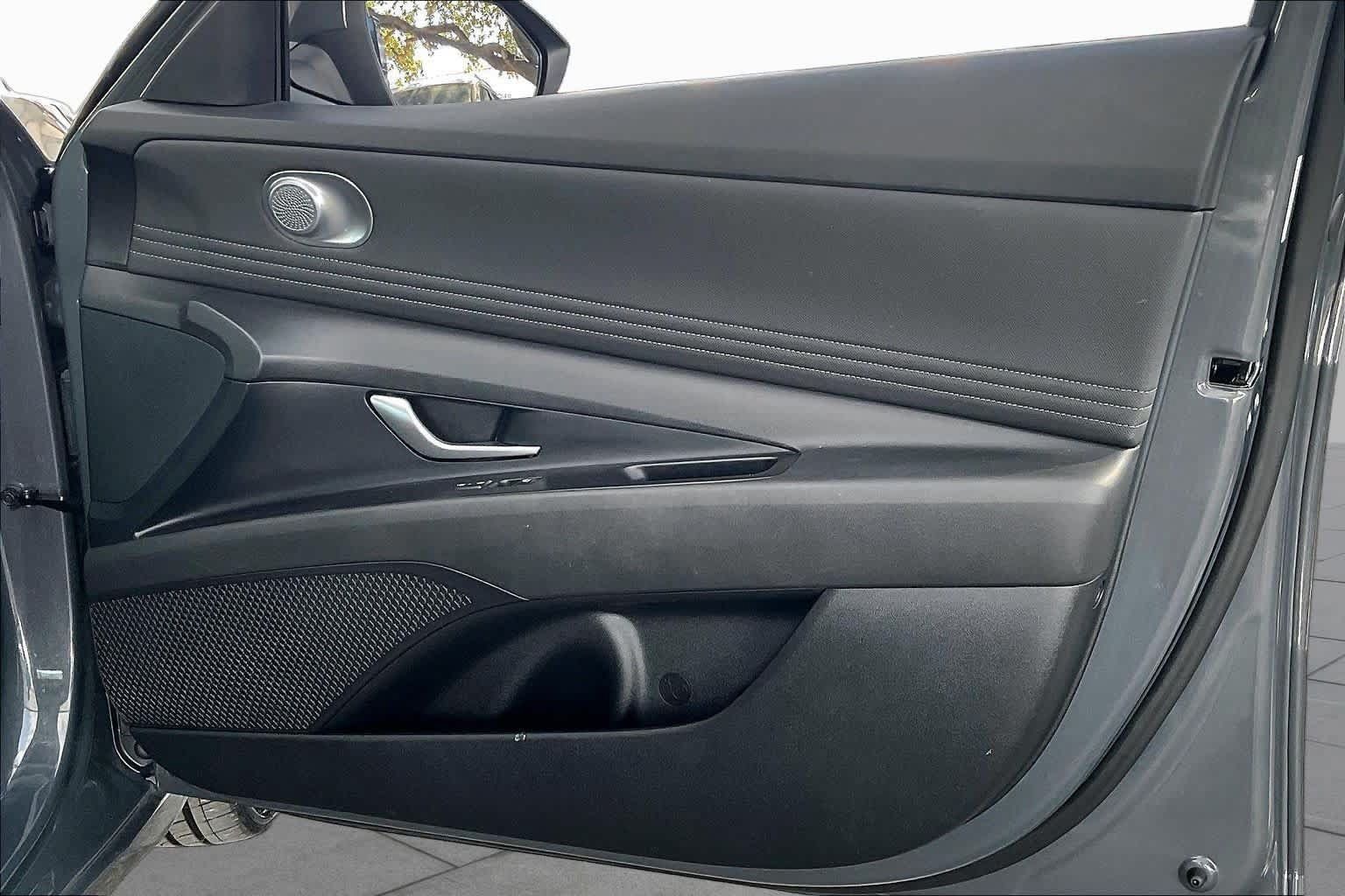 Certified 2025 Hyundai Elantra SEL FWD image 23