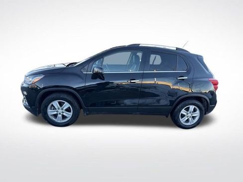 Used 2019 Chevrolet Trax LT w/ LT Convenience Package image 2