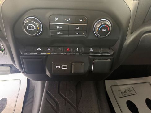 Used 2024 Chevrolet Silverado 1500 Custom Trail Boss w/ Turbomax Blackout Package AWD/4WD image 18