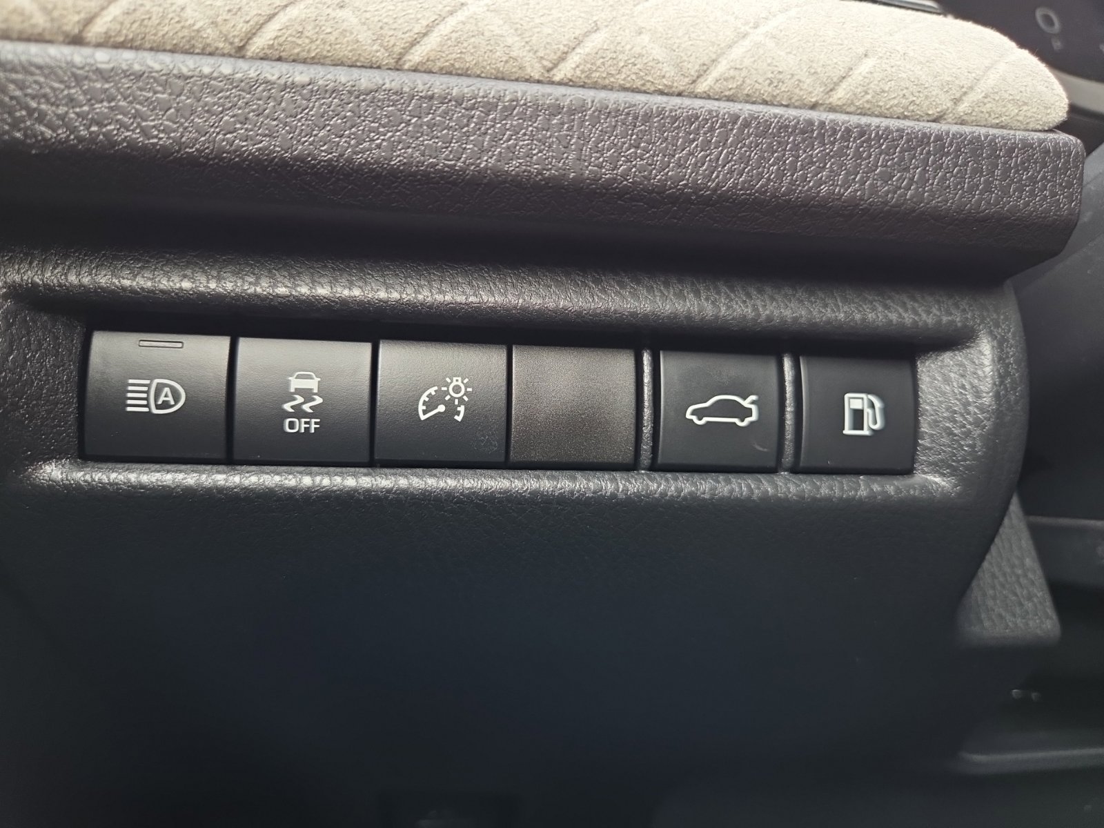 Used 2025 Toyota Camry XLE FWD image 28