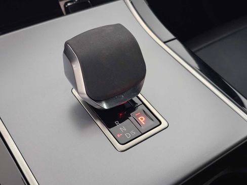 Used 2025 Land Rover Range Rover Velar S image 30