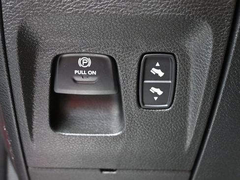 Used 2022 RAM 1500 Laramie AWD/4WD image 27