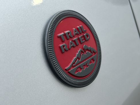 Used 2025 Jeep Compass Trailhawk AWD/4WD image 9