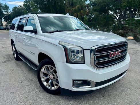 Used 2016 GMC Yukon XL SLT w/ Open Road Package RWD image 3