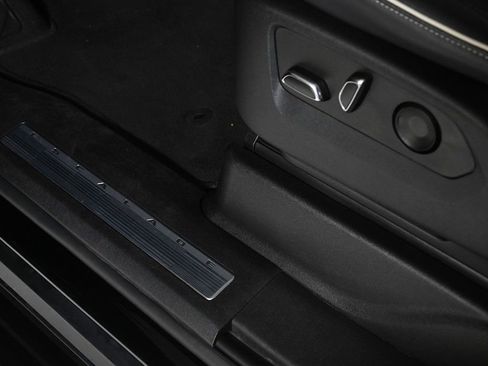 Used 2022 Cadillac Escalade Premium Luxury image 20