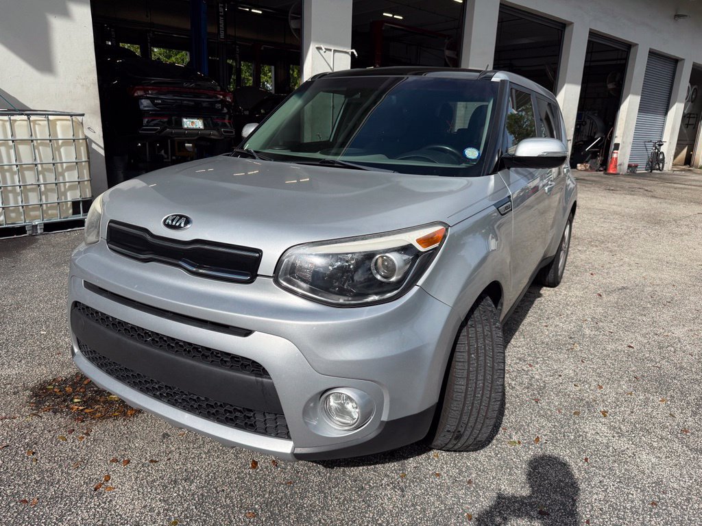 Used 2017 Kia Soul + w/ Primo Package FWD image 5