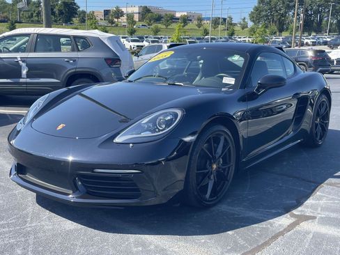 Used 2025 Porsche 718 Cayman RWD image 3