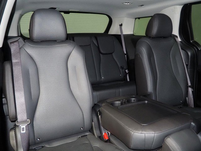 Used 2025 Kia Carnival SX Prestige FWD image 17