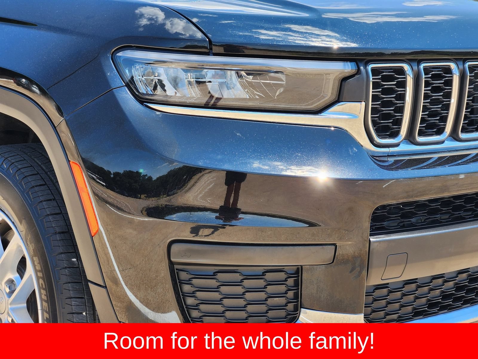 Used 2025 Jeep Grand Cherokee L Laredo RWD image 9