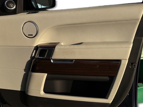 Used 2016 Land Rover Range Rover HSE image 39