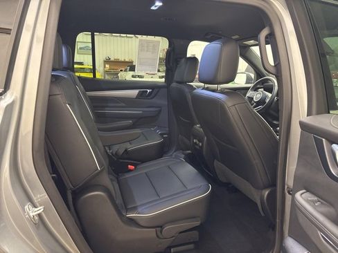 Used 2025 Buick Enclave Preferred image 15