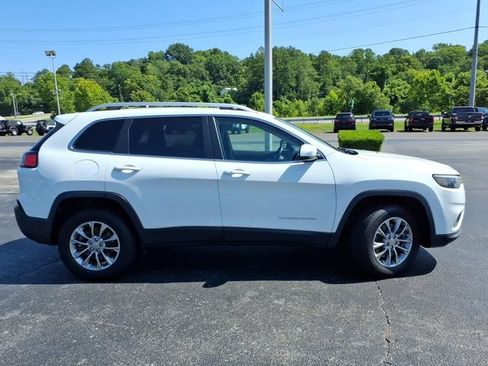 Used 2019 Jeep Cherokee Latitude Plus AWD/4WD image 2